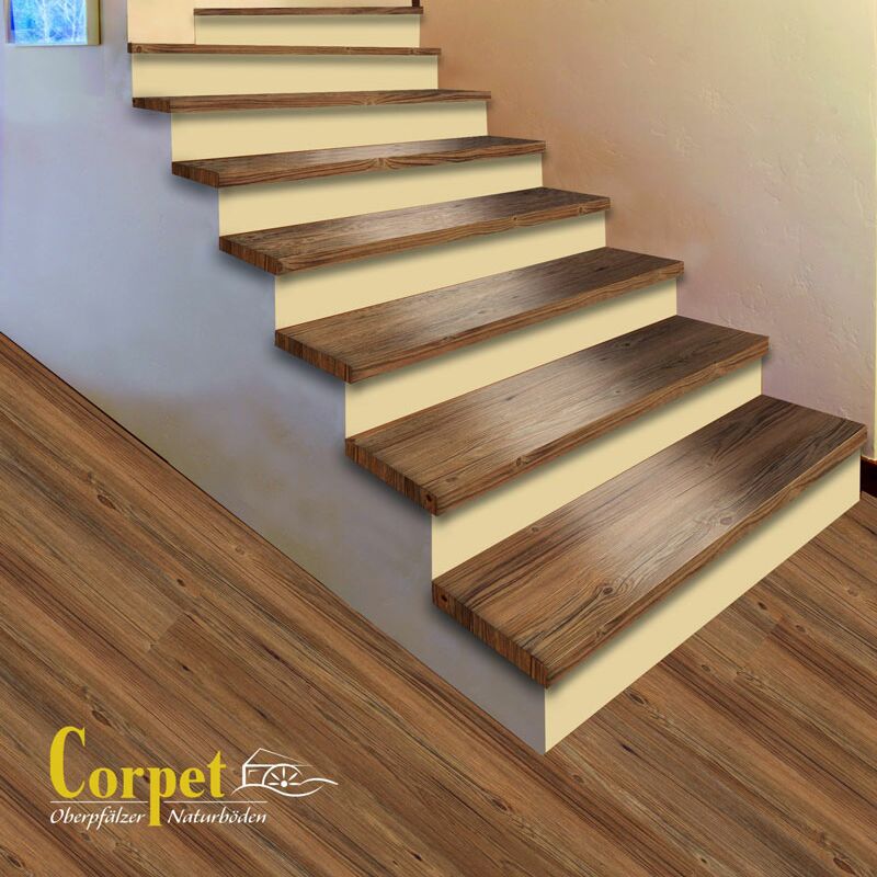 Designfußboden von Corpet im Eingangsbereich mit einer Treppe